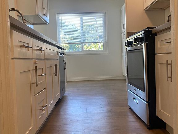 3rd image of 2104 Lilac Ln #B
