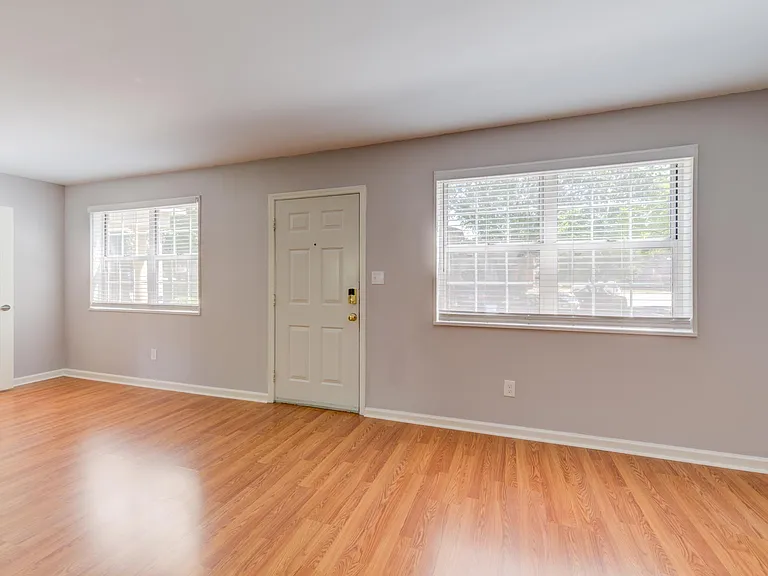 1547 E Swan Cir — Photo 11