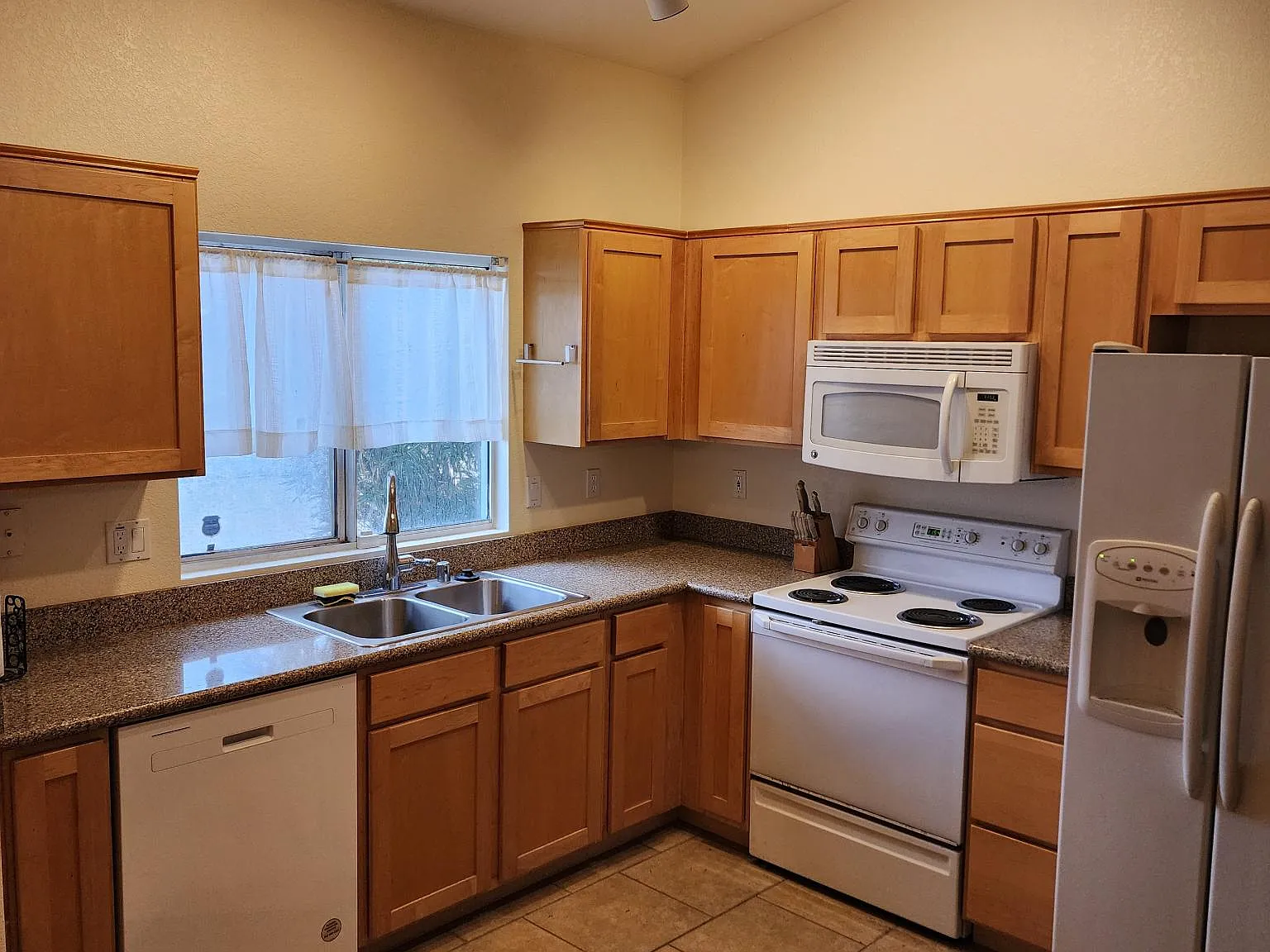 2 bed, 1108 sqft, $1,800 — Photo 3