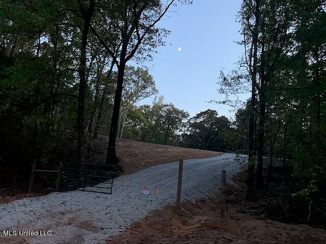 2nd image of 827 Boswell Rd #6