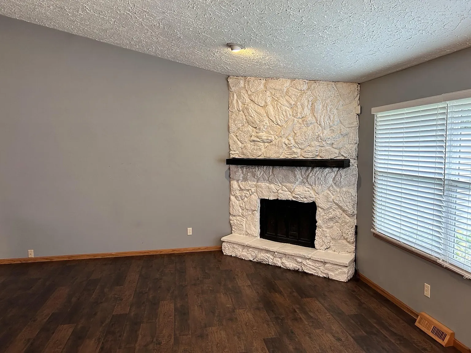 2 bed, 1044 sqft, $1,750 — Photo 3