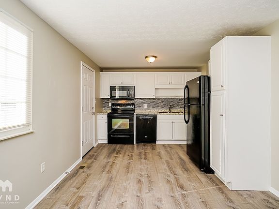 3rd image of 2437 Opal Ct