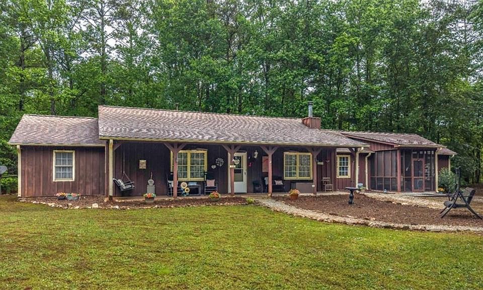 1st image of 712 Honeysuckle Ln