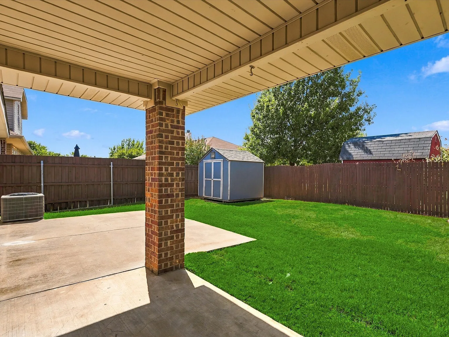 4 bed, 2020 sqft, $2,600 — Photo 2