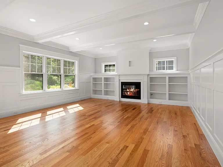 585 Lowell St — Photo 6