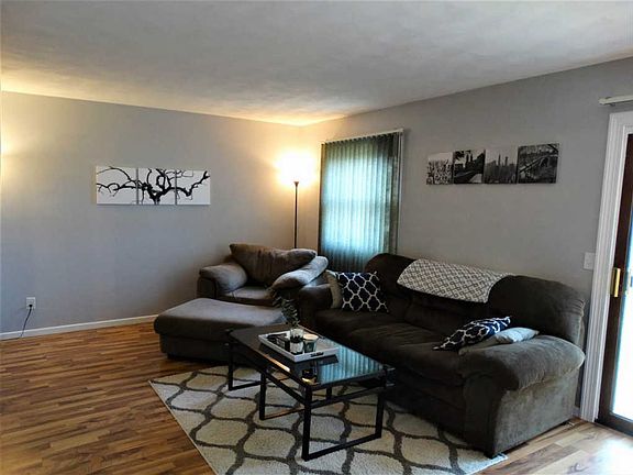 5th image of 606 Williamsburg Way Ct