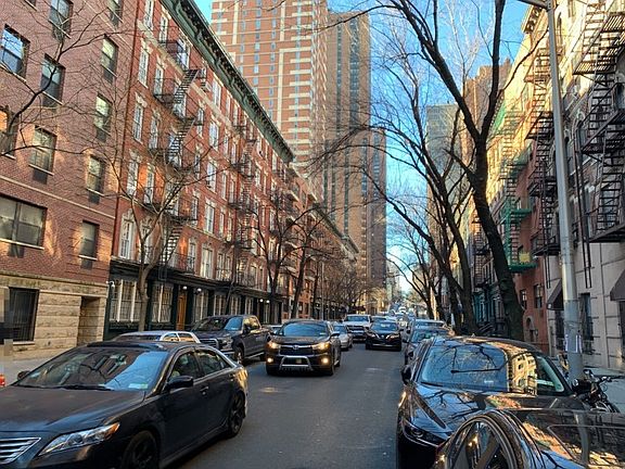 4th image of 331 E 92nd St