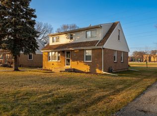 7748 Suburban Ln, Bridgeview, IL 60455