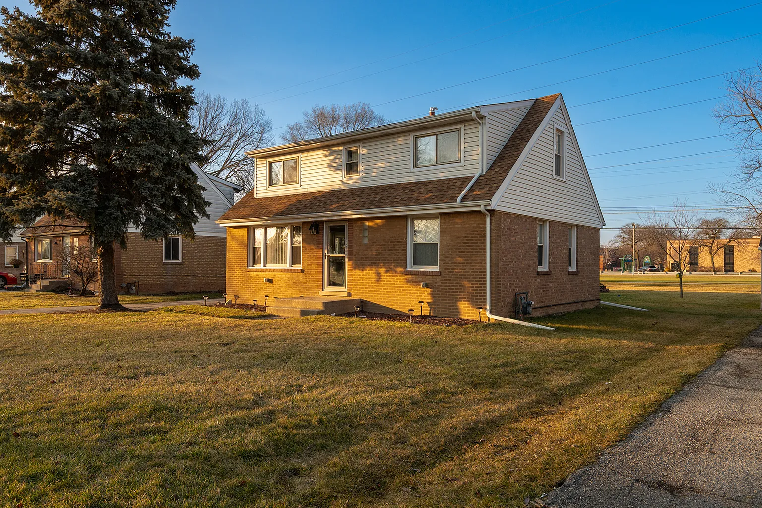 7748 Suburban Ln photo 1