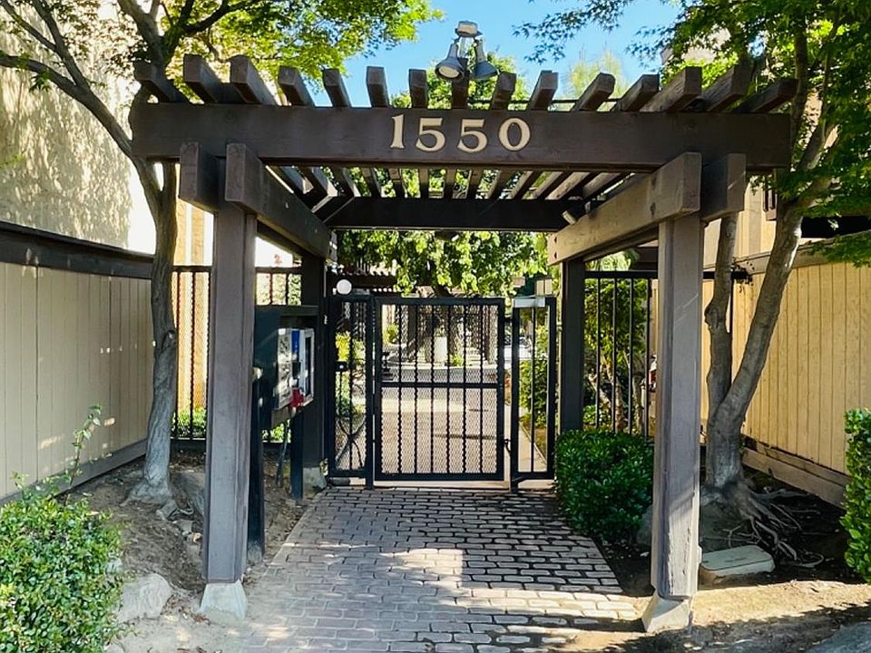 1st image of 1550 W Ashlan Ave APT 102