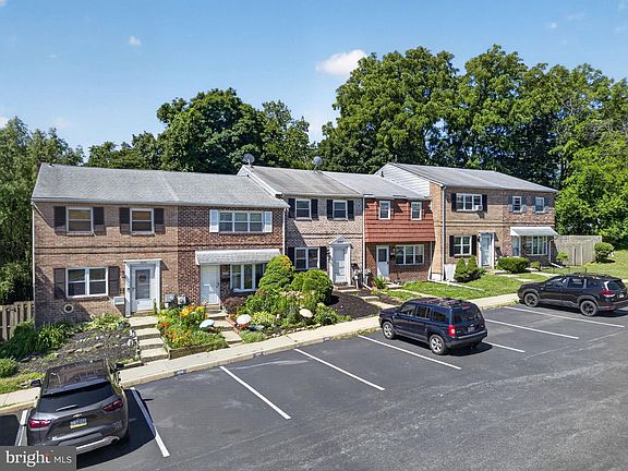 3rd image of 1098 Bayless Pl