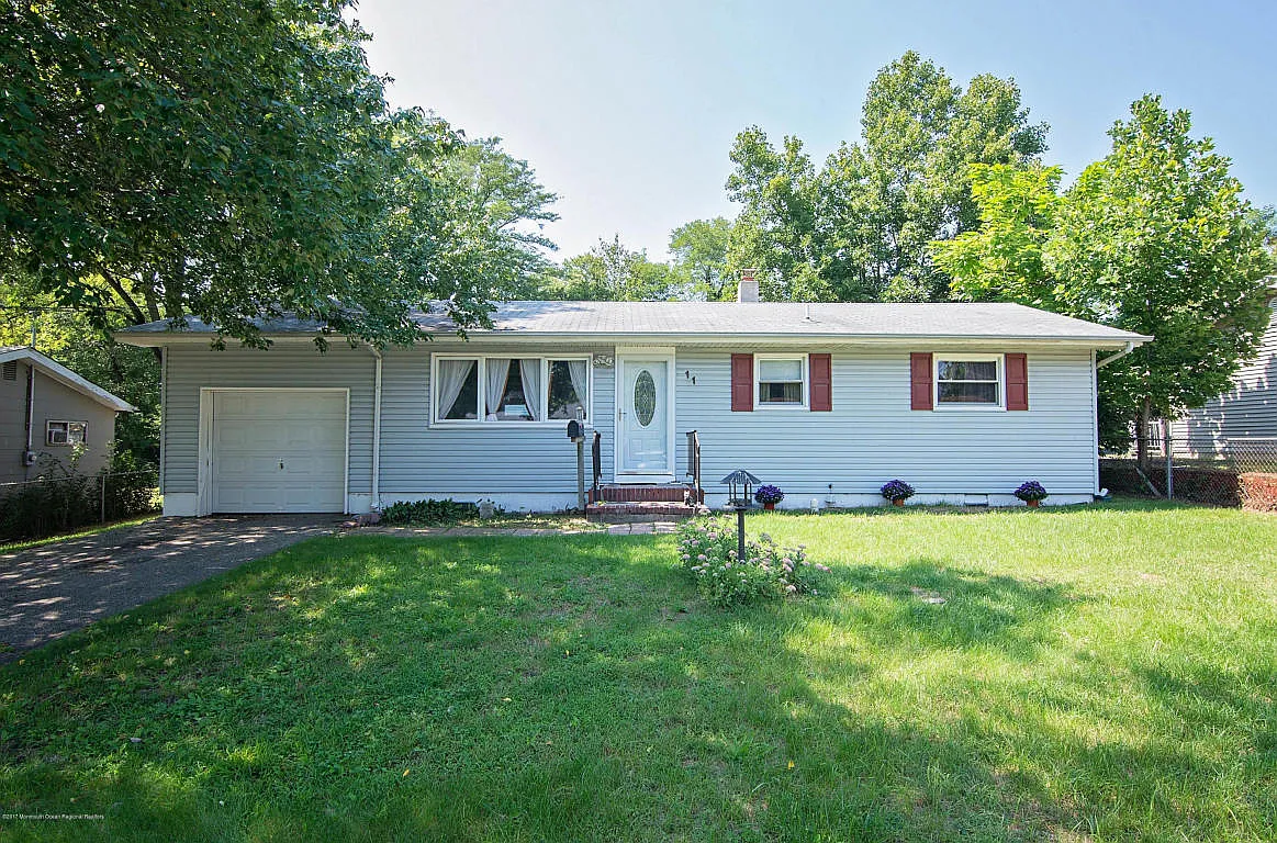 11 Parkway Blvd photo 1