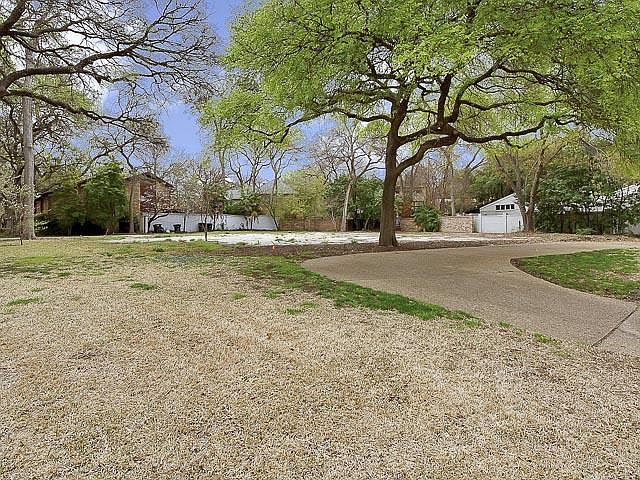 2nd image of 4801 Overton Woods Dr