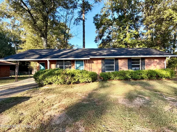 912 8th St, McComb, MS 39648