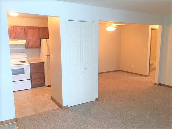 2nd image of 411 Stratford Way APT 3