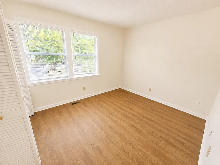 118 Chaucer Ct — Photo 22