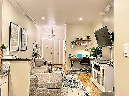 3rd image of 428 E 77th St APT 4B