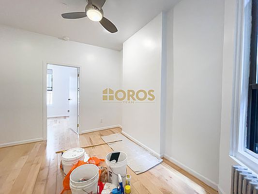 4th image of 213 E 10th St APT 7