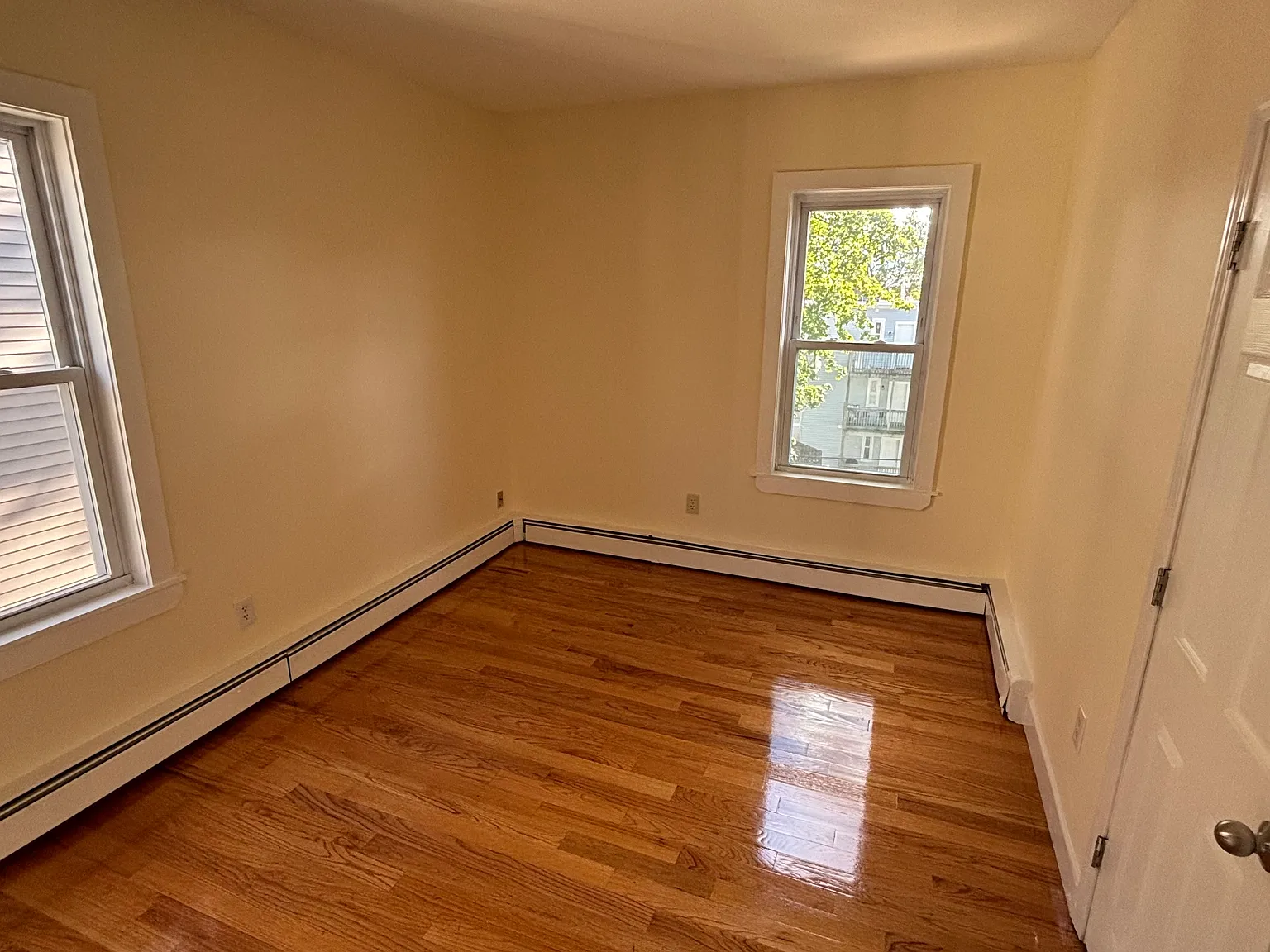 3 bed, 1100 sqft, $3,200 — Photo 4