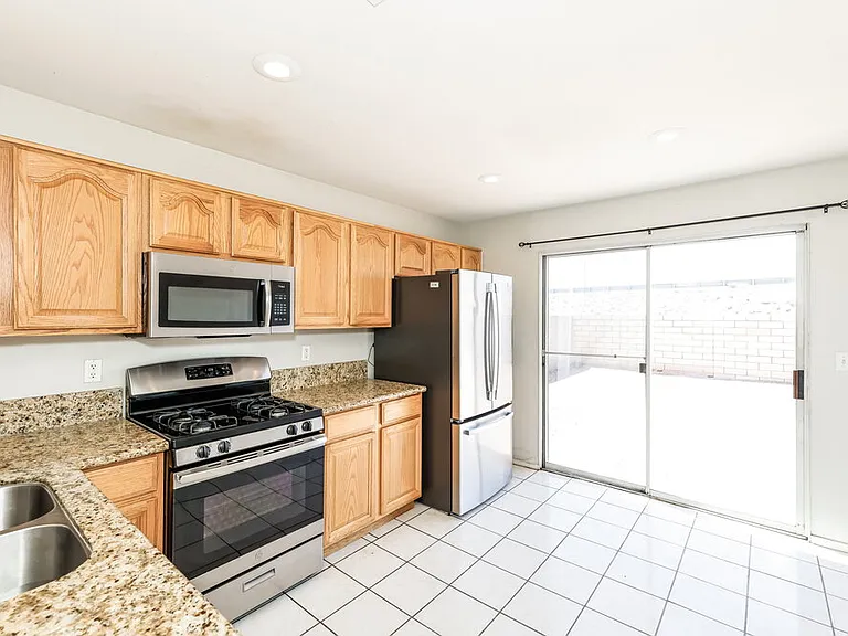 681 Indian Row Ct — Photo 9