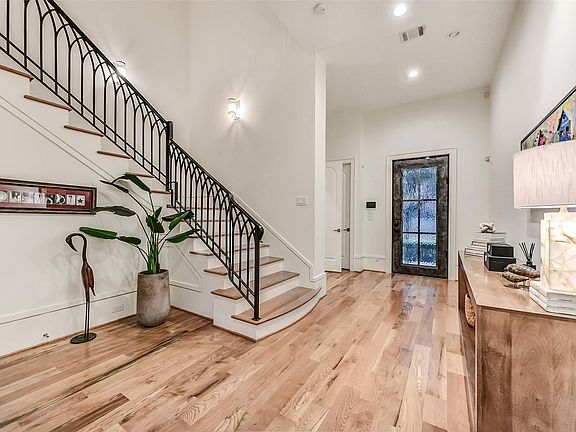 2nd image of 2205 Goldsmith St