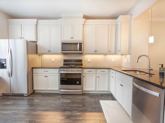 4th image of 729 Chard Ln
