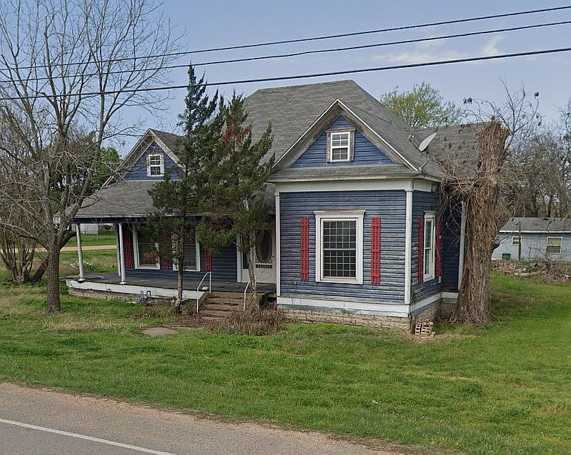 4th image of 300 N 4th St