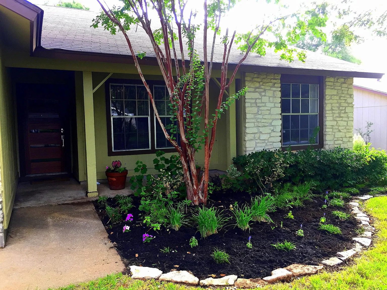 3 bed, 1400 sqft, $2,485 — Photo 2