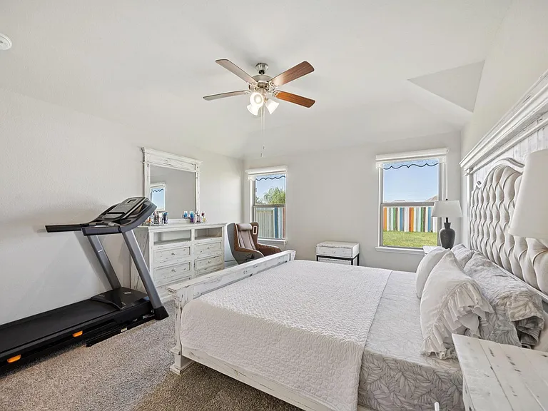 21030 Albany Landing Ln — Photo 12