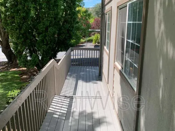 2141 NW North Hill Dr APT B, Grants Pass, OR 97526