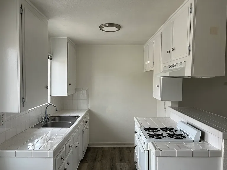 3100 E 7th St #9 — Photo 3