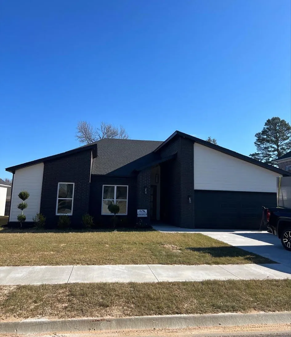 4 bed, 2200 sqft, $2,700 — Photo 1