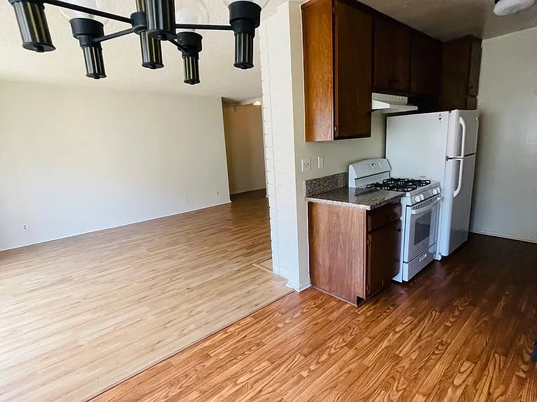 1732 Butler Ave — Photo 2