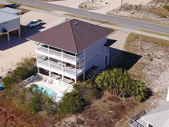 4th image of 748 E Gulf Beach Dr