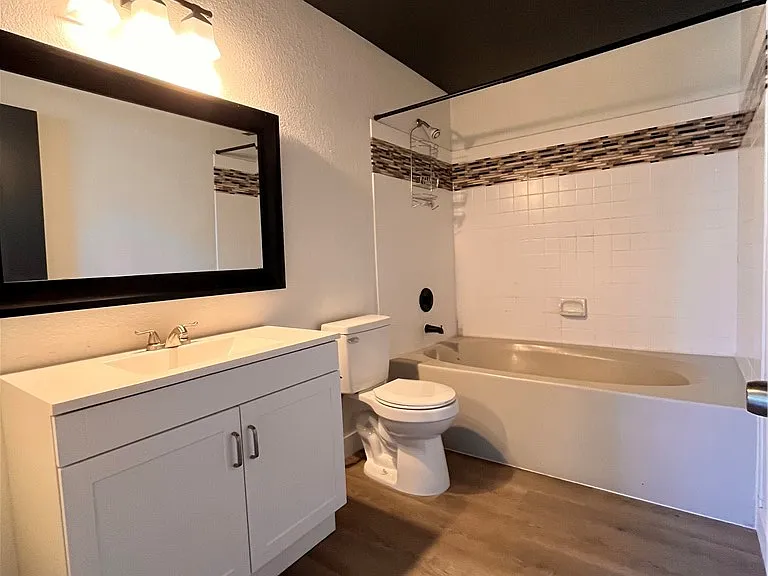 6233 Ilanos Ln #D — Photo 10