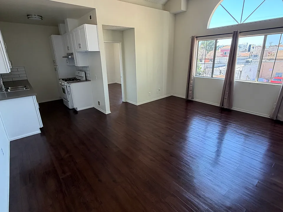 11018 Morrison St #6