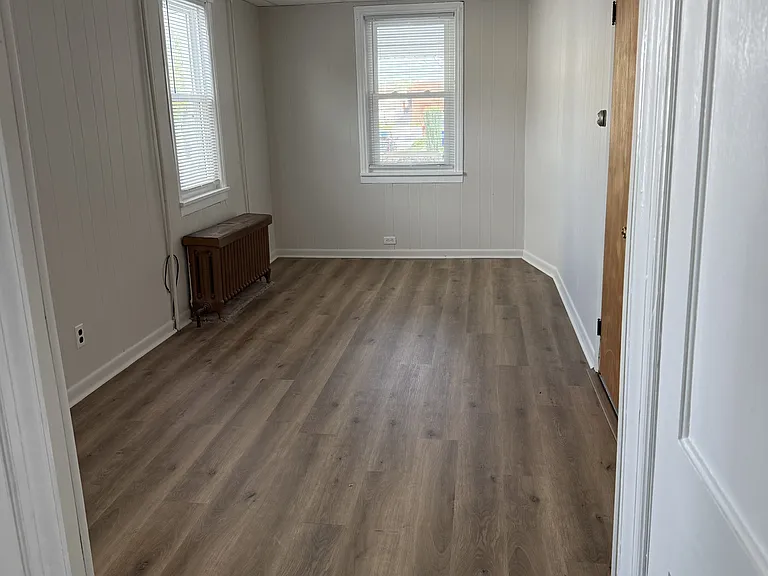105-107 8th St #105 — Photo 3