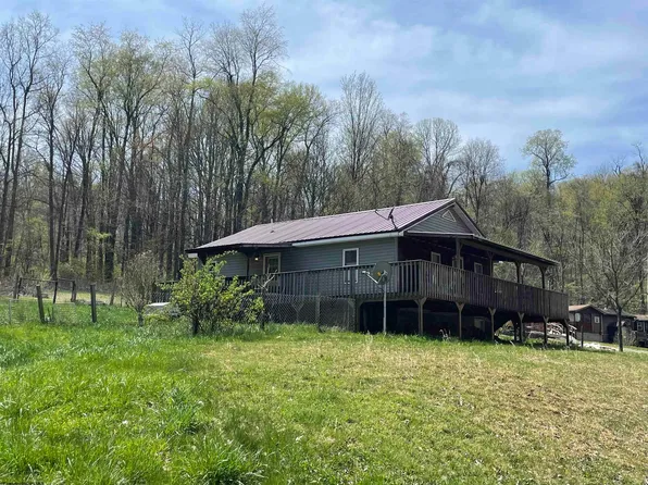 145 Pine Ln, Kingwood, WV 26537