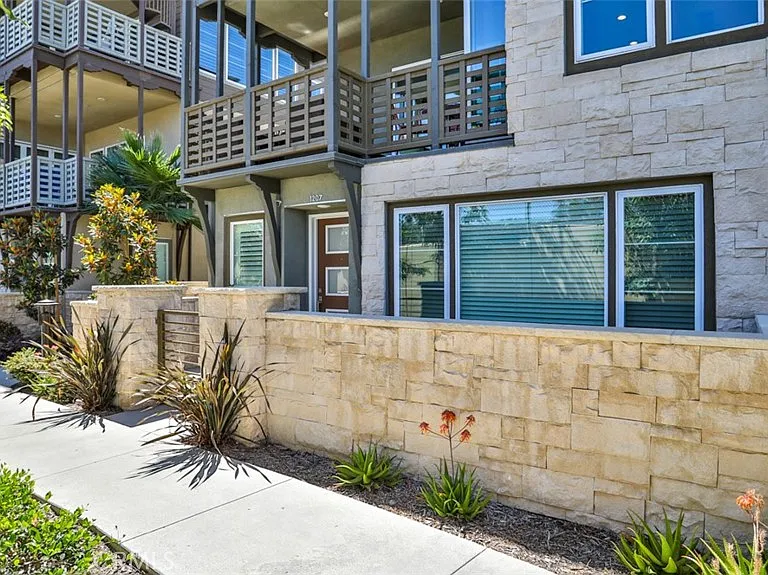 1207 Doheny Way — Photo 38