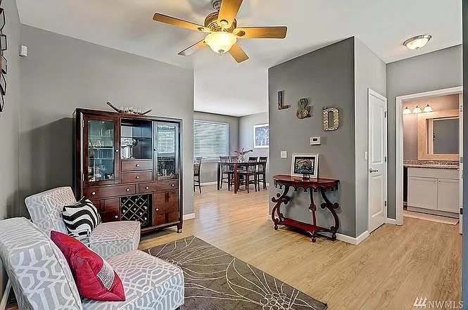 440 Tacoma Ave NE — Photo 4