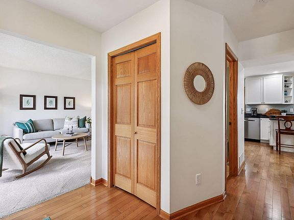5th image of 8807 Rainier Ct