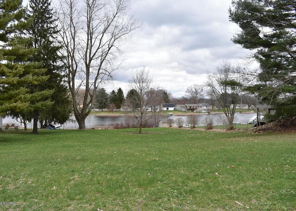 1st image of 28 Joy Dr