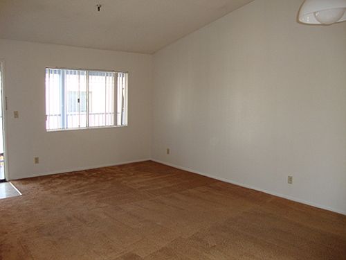 4th image of 13634 Doty Ave APT 14
