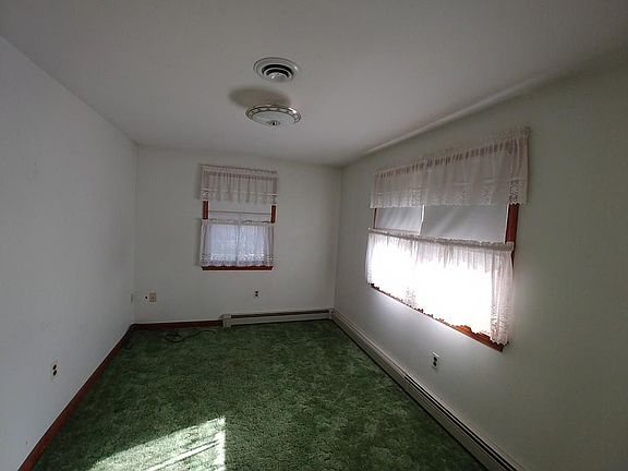 4th image of 40 Breer St