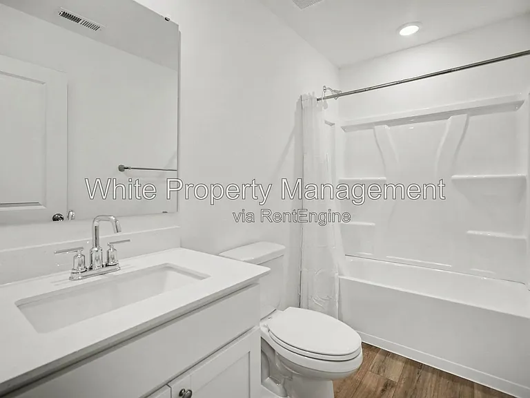 319 W 18th St — Photo 19