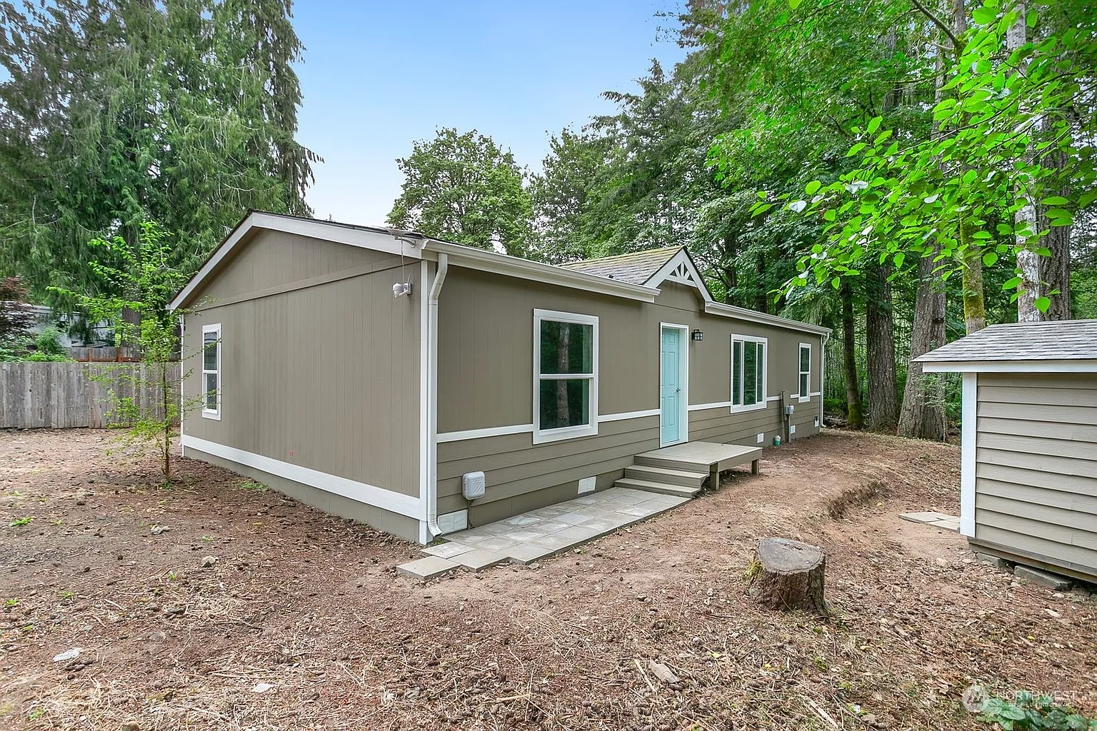 50 SE Iris Place photo 1