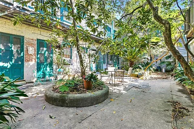 Building Photo - 824 Royal St #D