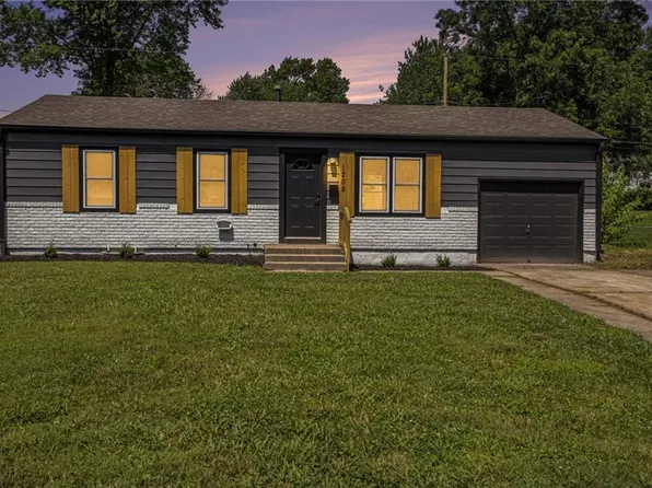 1208 N Redwood Dr, Independence, MO 64056