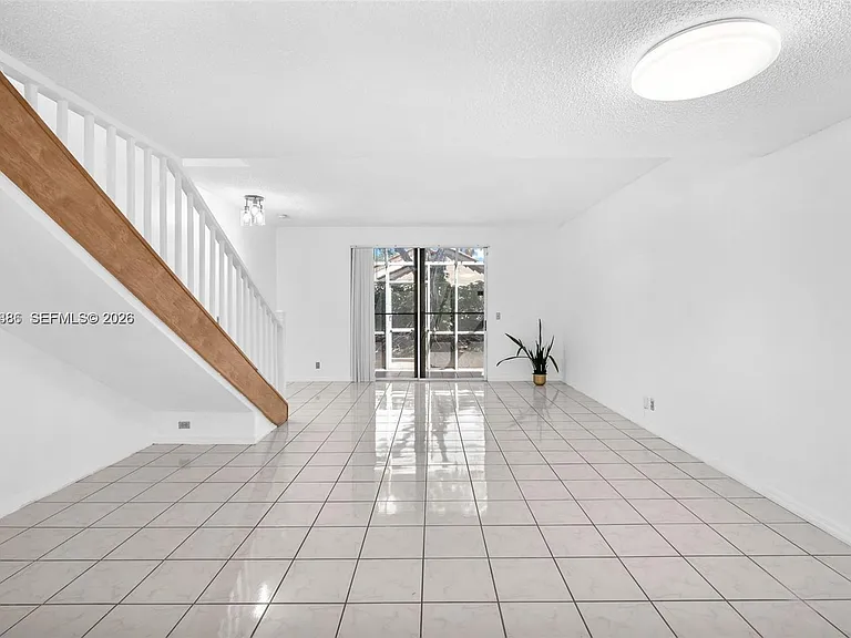 800 Sorrento Dr #2 — Photo 9