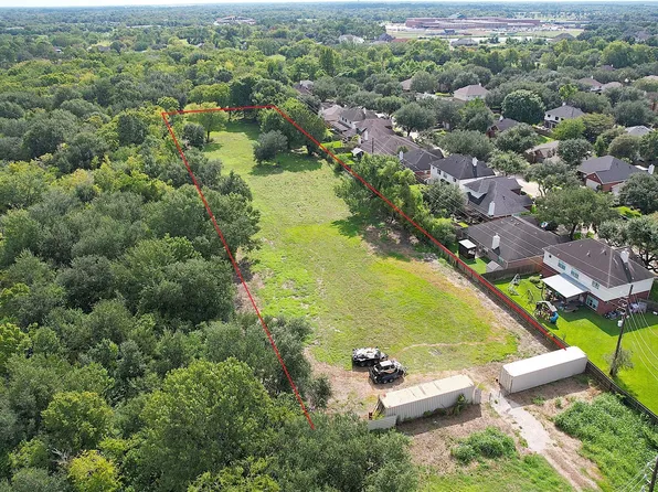 3733 Soho Dr, Pearland, TX 77584